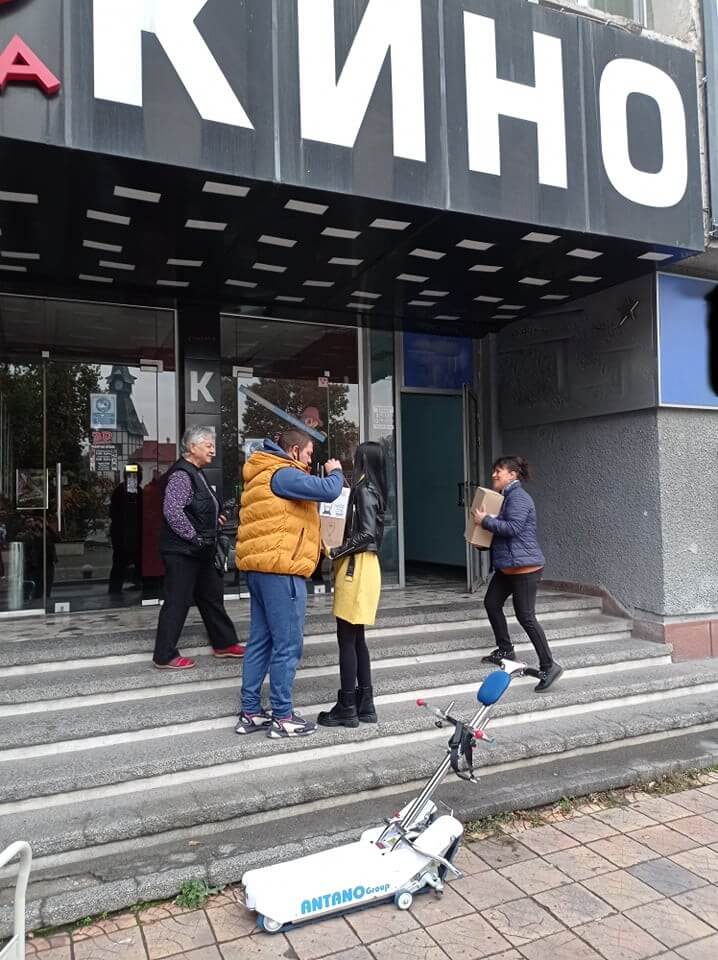 АДАПТ БГ доставка на устройство за изкачване на стълби в градско кино - гр. Пазарджик