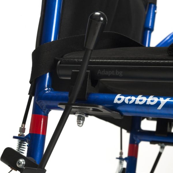 Олекотена транспортна инвалидна количка Vermeiren Bobby.
