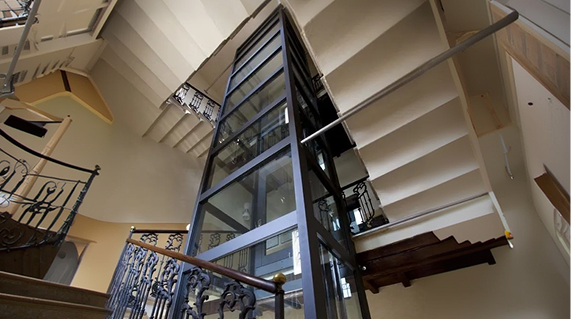 Вертикален подемник тип асансьор