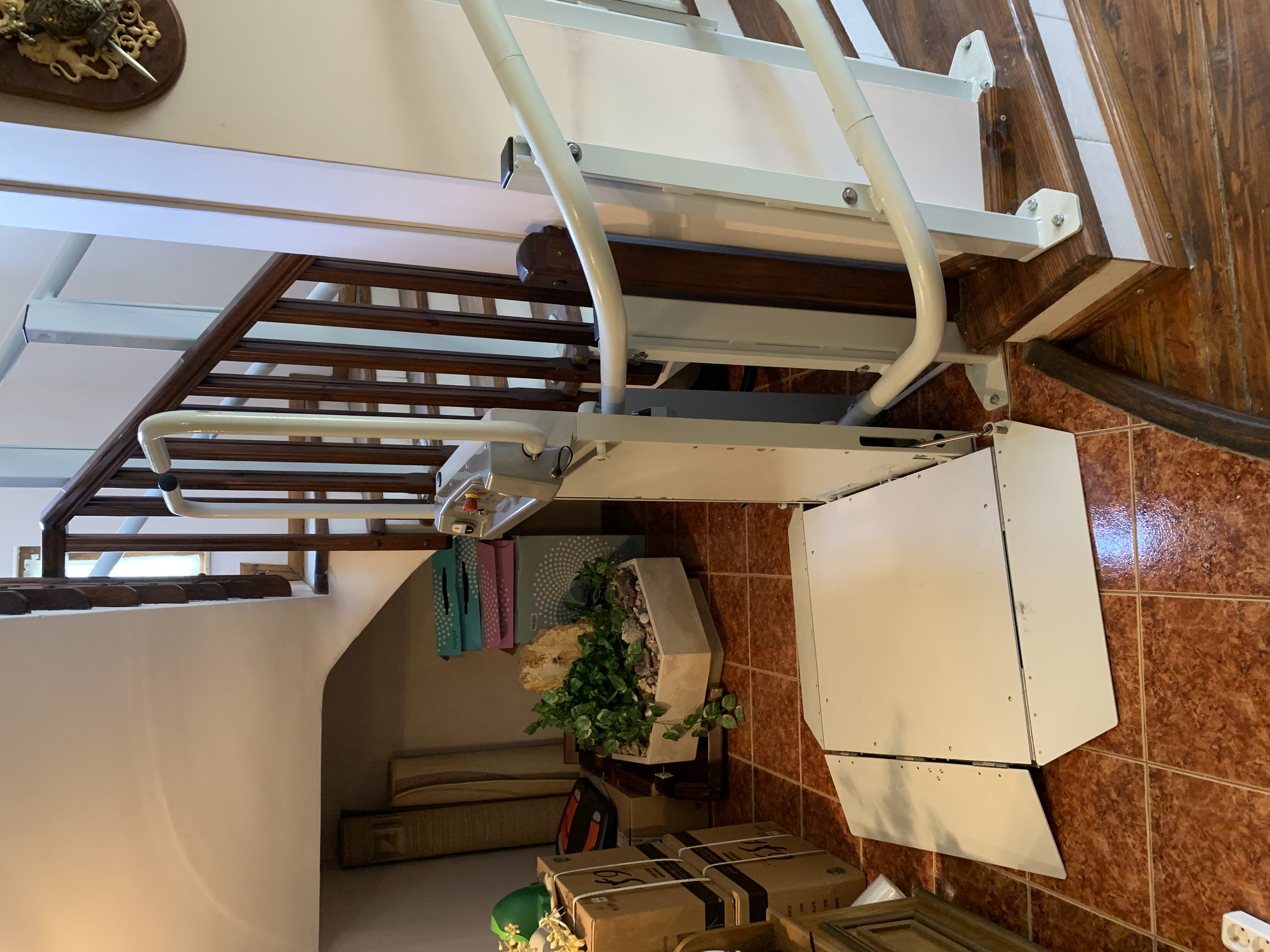 Столче за изкачване на стълби частен дом - Враца
