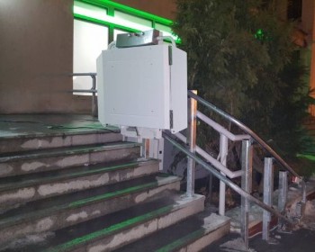 Платформа за извити стълби на открито