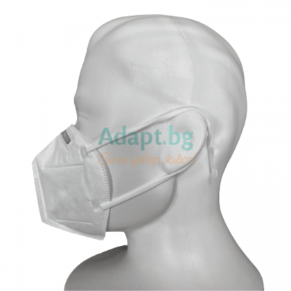 Странична снимка на манекен с поставена маска за лице (коронавирус)