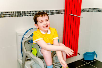Тоалетно столче за дете с увреждания
