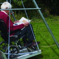 Люлка за инвалидни колички